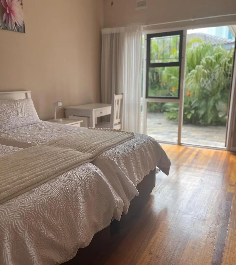 At Sta-Plus Guest House Πορτ Ελίζαμπεθ 3*,